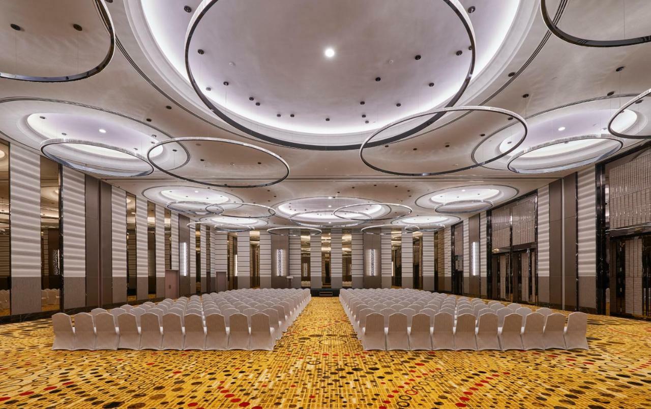 Pullman Centre & Residences Hotel 5*