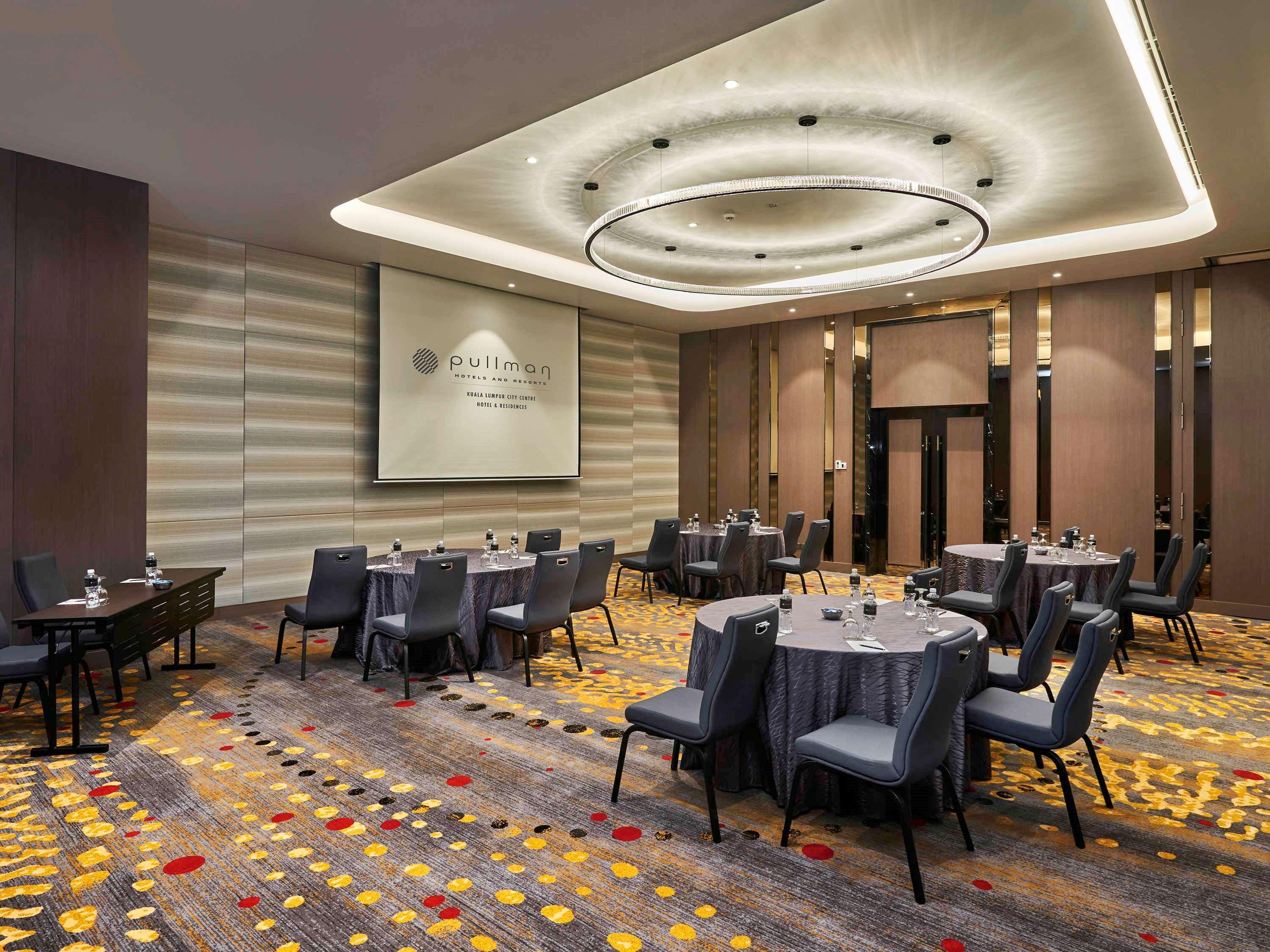 Hotel Pullman Centre & Residences 5*