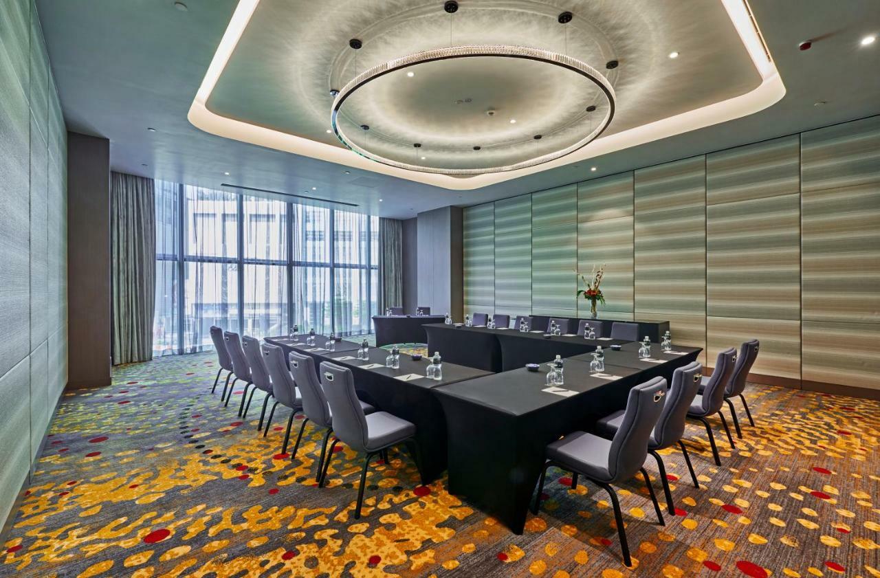 Pullman Centre & Residences Hotel 5*